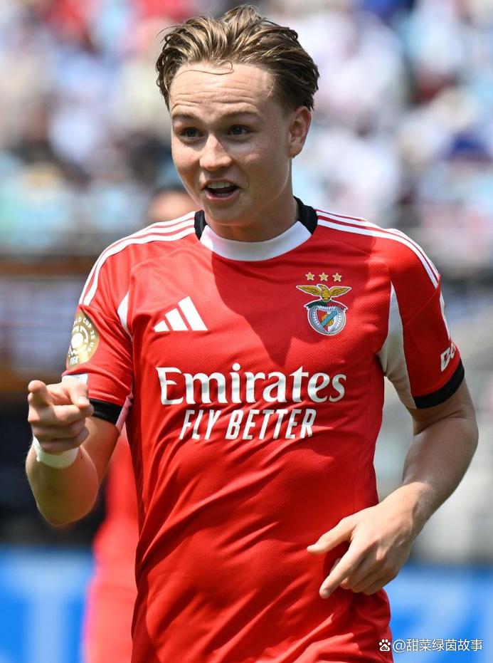 包含葡超倒计时；拜仁慕尼黑冲刺阶段队长鼓劲；细节引发关注；媒体盛赞；身体对抗强度拉满的词条